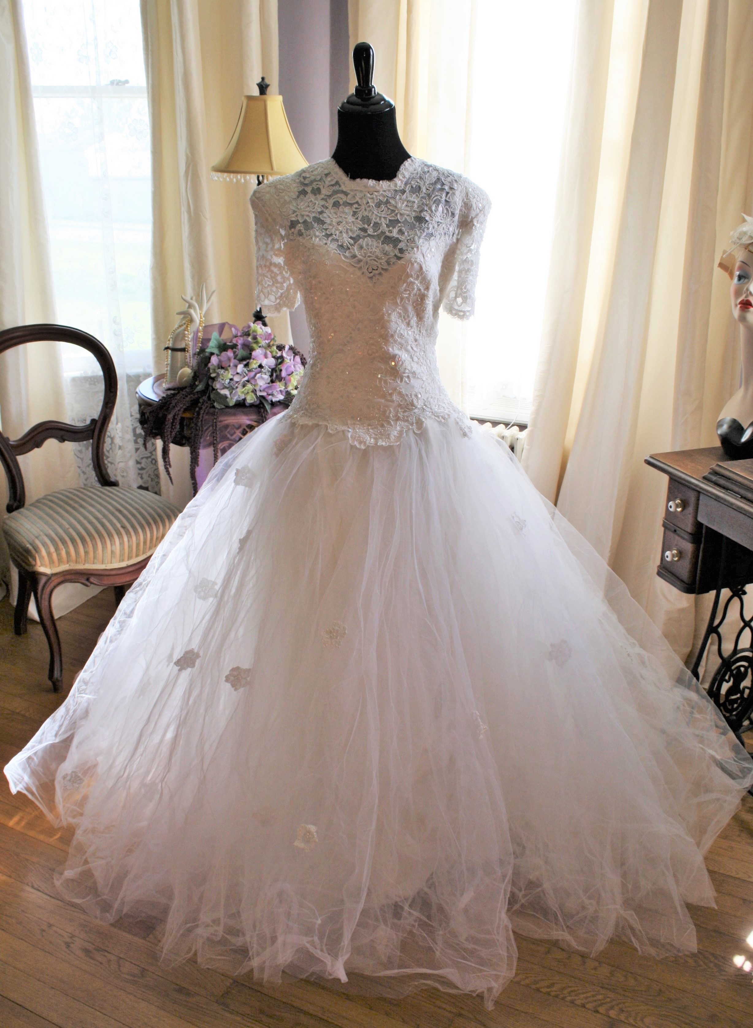 A Vintage Wedding Too�s Bridal Gowns 1990s to Present